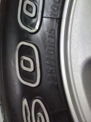 ขายด่วน! แม็กพร้อมยาง 1 ชุด 4 วง 225 70 R15 ครับ