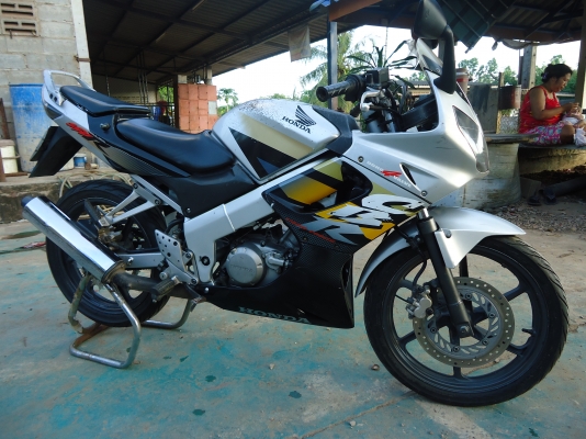 ลดราคา ขาย cbr 150 ปี 46 ทะเบียนปี 56 พร้อมชุดโอน ขาย 21,500 บาท ต่อรองได้นิดหน่อย