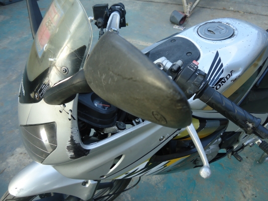 ลดราคา ขาย cbr 150 ปี 46 ทะเบียนปี 56 พร้อมชุดโอน ขาย 21,500 บาท ต่อรองได้นิดหน่อย