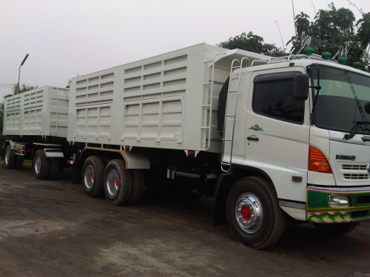 รถบรรทุก 22 ล้อ