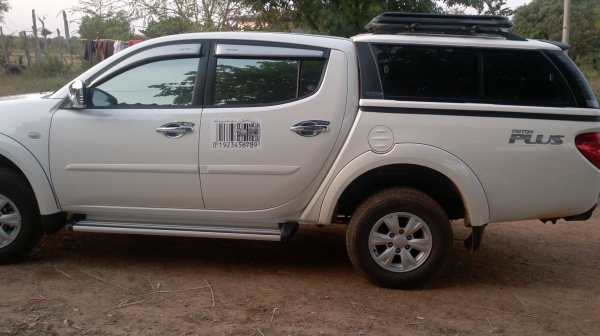 ไททันพลัส 4 ประตู สภาพป้ายแดง สีขาวมุขสวย