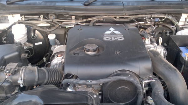 ไททันพลัส 4 ประตู สภาพป้ายแดง สีขาวมุขสวย