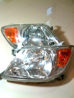 ขายไฟหน้าวีโก้ ซ้ายและขวา ขายแยกได้ครับ ข้างล่ะ 850 (กดที่ชื่อเพื่อดูสินค้าทั้งหมด)