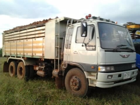 HINO FM 3M - 240 HP M10C สิบล้อดั๊มพ์ 2 เพลา มีระบบลากพ่วงให้ด้วยครับ กระบะดั๊มพ์มิเนียม 12 ตันสภาพสวย เครื่องแน่นดีไม่มีเยิ้ม ภายในสวย แอร์เย็น พวงมาลัยเพาเวอร์ เบรคทริ๊ปฟี้ครบครัน ช่วงล่างคัชซีไม่มีบวม ยางสภาพดี 70\% พร้อมใช้งาน เอกสารทะเบียนภาษีครบไม่ขา