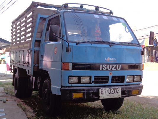 ขาย ISUZU NKR 110 HP เครื่อง 4BE1 ยกหัวได้ ยาว 3.20 ม. ขาย ISUZU NKR 110 HP เครื่อง 4BE1 ยกหัวได้ ยาว 3.20 ม.