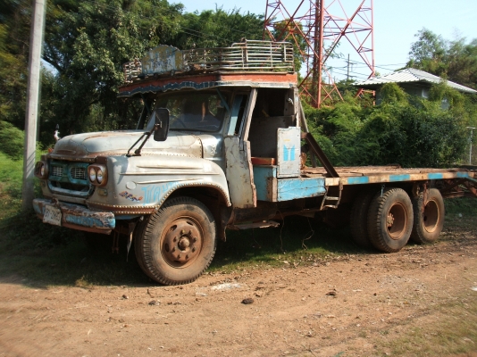 ขายด่วน รถเทลเลอร์สิบล้อ หัวยาว ท้ายลาด ขึ้นแมคโคร  เครื่องยนต์ 6BB.  160 แรงม้า เครื่องดี เบรคดี คัดซีดี ไม่ผุ  ยาง 50 \%  ทะเบียนพร้อมโอน