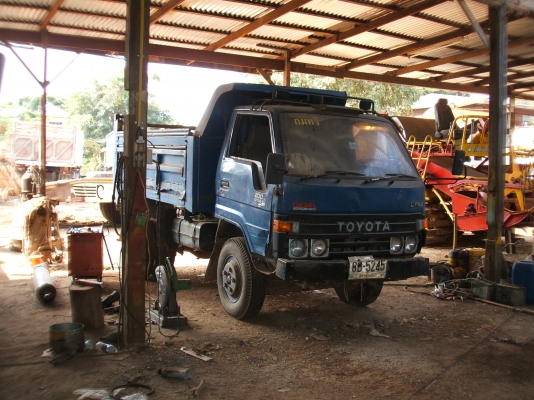 ขายด่วน รถหกล้อดั๊ม โตโยต้า 110 แรงม้า เฟืองท้าย เอฟ - ค้านหน้า เอฟ  คัดซีสวย เครื่องดี  ยาง 60 \%  กะบะผุด้านข้าง พื้นดี