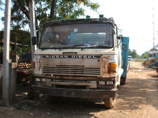 ขายด่วน รถหกล้อ นิสสัน ยาว 6 เมตร เครื่องยนต์ ฮีโน่ 190 แรงม้า ยาง 900   พื้นเรียบ คัดซีสวย ยางหน้าดี