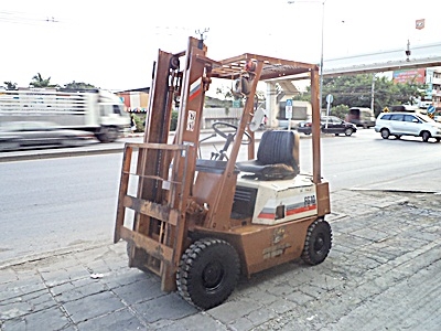 ขายรถยกโคมัสสึ 1 ตัน รุ่น14  เครื่องเบนซิน  กระบอกคู่  เสาสูง 3 เมตร ยางตันใหม่ 4 ล้อ  พวงมาลัยเพาเว่อร์  สีเดิมจากนอก นำเข้าจากญี่ปุ่น ใช้งานได้ทันที