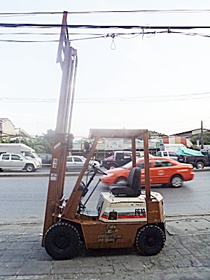 ขายรถยกโคมัสสึ 1 ตัน รุ่น14  เครื่องเบนซิน  กระบอกคู่  เสาสูง 3 เมตร ยางตันใหม่ 4 ล้อ  พวงมาลัยเพาเว่อร์  สีเดิมจากนอก นำเข้าจากญี่ปุ่น ใช้งานได้ทันที