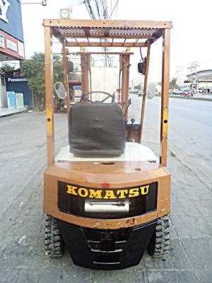 ขายรถยกโคมัสสึ 1 ตัน รุ่น14  เครื่องเบนซิน  กระบอกคู่  เสาสูง 3 เมตร ยางตันใหม่ 4 ล้อ  พวงมาลัยเพาเว่อร์  สีเดิมจากนอก นำเข้าจากญี่ปุ่น ใช้งานได้ทันที