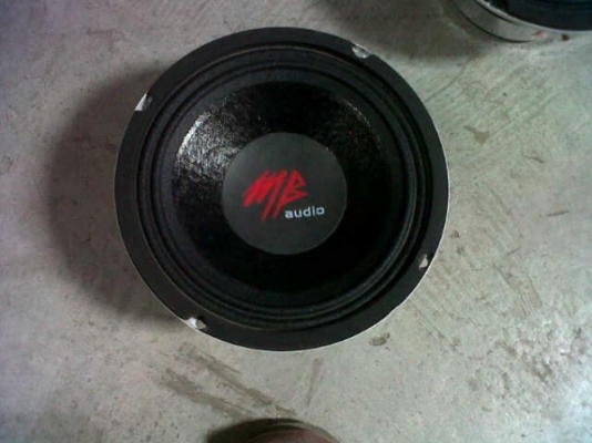 ขายดอกลำโพงกลางแหลมของMBคับ 1คู่ คับ ราคาคุยกันได้นะคับ