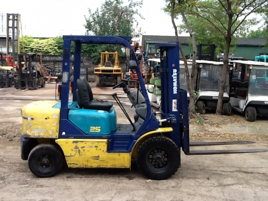 รถยกโคมัสสึรุ่น 12 เสาสูง 3 เมตร เข้าตู้ เครื่องดีเซลเกียร์ธรรมดา