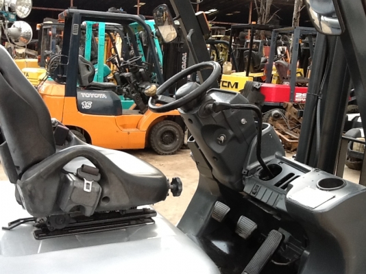 รถยกนิสสัน 2.5 ตัน เสาสูง 4 เมตร เกียร์ออโต้ เครื่องดีเซล