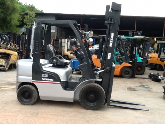 รถยกนิสสัน 2.5 ตัน เสาสูง 4 เมตร เกียร์ออโต้ เครื่องดีเซล