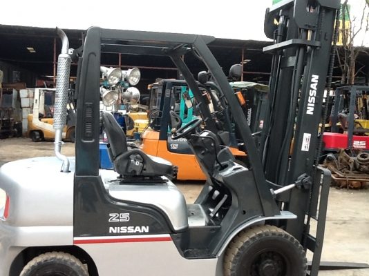 รถยกนิสสัน 2.5 ตัน เสาสูง 4 เมตร เกียร์ออโต้ เครื่องดีเซล