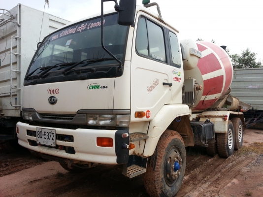 ต้องการขายรถโม่ปูน NISAN UD 320Hp ปี 48 สนใจโทร 081-8569543 ชายโต และหญิงแป้ง 080-7253793