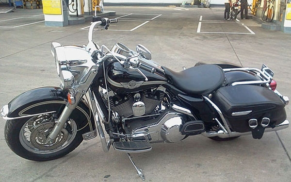 ขาย Harley Davidson รุ่น Roadking(100ปี) ปี 2003 สนใจติดต่อ คุณนพ: 081-805-5188