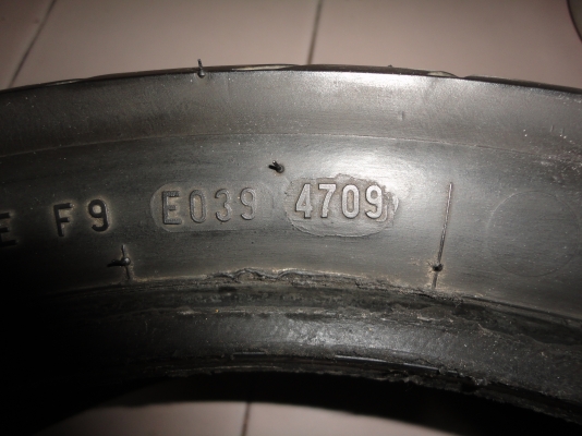 ยาง\% PIRELLI  140/70/17 ราคา 1000 บาท