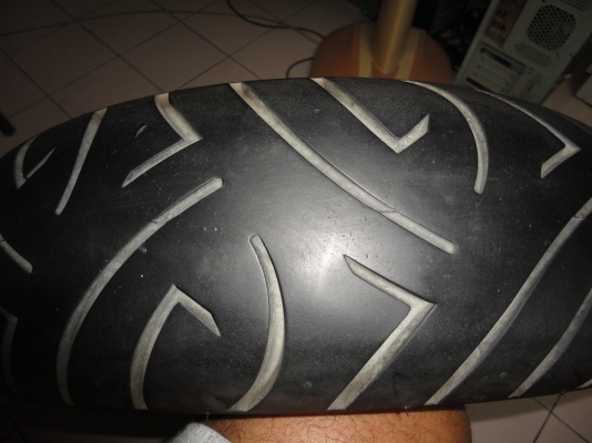 ยาง\% PIRELLI  140/70/17 ราคา 1000 บาท