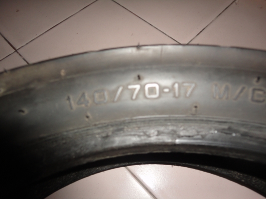 ยาง\% PIRELLI  140/70/17 ราคา 1000 บาท