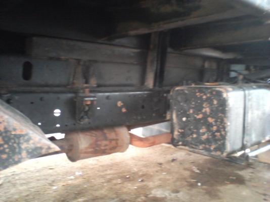 ขายหกล้อ NPR 120 ฝาดำ