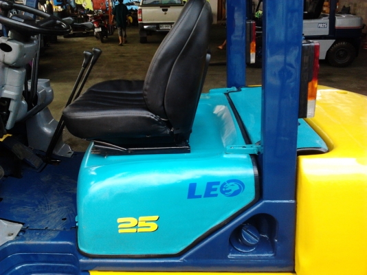 ขายรถยกโฟร์คลิฟท์งา(ฮิ้งฟอร์ค)กระดกได้KOMATSUรุ่นใหม่FD25-12รับประกัน6เดือนราคา390000บาทขายด่วน