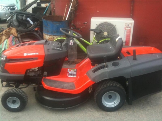 ขายรถตัดหญ้านั่งขับ 17.5 HP  USA. ตัดไว ประหยัดน้ำมัน มีกล่องเก็บ หญ้า