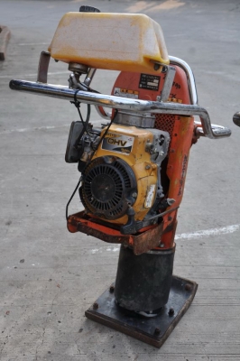 ขายเครื่อง ตบดิน(กระโดด) ROBIN สภาพสวยเดิมจากญี่ปุ่น ราคาเร้าใจ