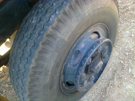 HINO KT 920 - 168 HP EH700 สิบล้อเพลาเดียว กระบะไม้คอกสูงเกษตรสภาพดีพร้อมใช้งาน เครื่องแน่นแห้งดีมากไม่มีเยิ้ม หัวเก๋งสภาพดีไม่ผุ อุปกรณ์ภายในอยู่ครบ ช่วงล่างคัชซีดี เอกสารทะเบียนภาษีครบพร้อมโอนครับ