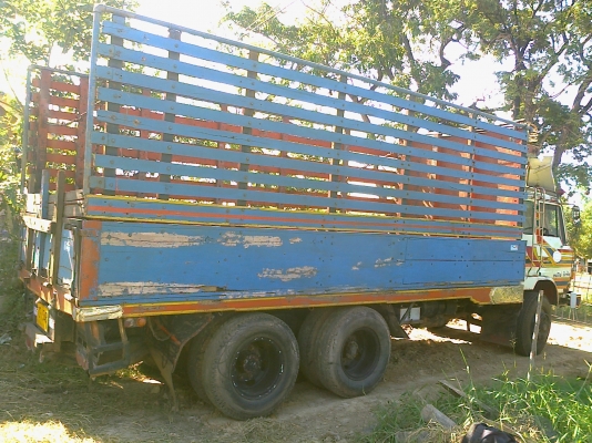 HINO KT 920 - 168 HP EH700 สิบล้อเพลาเดียว กระบะไม้คอกสูงเกษตรสภาพดีพร้อมใช้งาน เครื่องแน่นแห้งดีมากไม่มีเยิ้ม หัวเก๋งสภาพดีไม่ผุ อุปกรณ์ภายในอยู่ครบ ช่วงล่างคัชซีดี เอกสารทะเบียนภาษีครบพร้อมโอนครับ