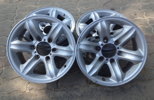 >>>ล้อเล็บเหยี่ยว ISUZU Enkei แท้ขอบ 16x7 ออฟเดิมๆ สภาพเดิมๆ สวยๆ ครับ<<<