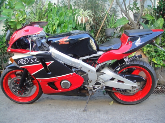 ขายแพ็คคู่ ครับ cbr400 ทะเบียนแท้ แฟริ่ง 1,000rr สี เทา-ดำ cbr400ทะเบียนแท้ สี แดง-ดำ แฟริ่งแต่ ราคาเบา เพียง 145,000 สนใจ ติดต่อ 0853155295