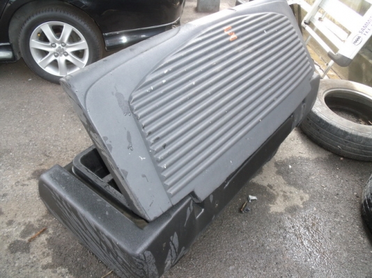 ขาย กล่อง MAXBOX by maxliner กับ แหร็กหลังคาของSammitr. ขาย กล่อง MAXBOX by maxliner กับ แหร็กหลังคาของSammitr.