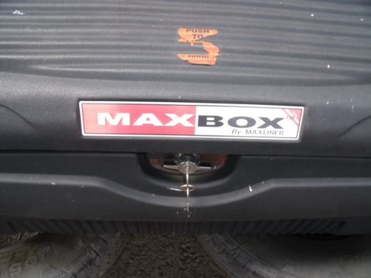 ขาย กล่อง MAXBOX by maxliner กับ แหร็กหลังคาของSammitr. ขาย กล่อง MAXBOX by maxliner กับ แหร็กหลังคาของSammitr.