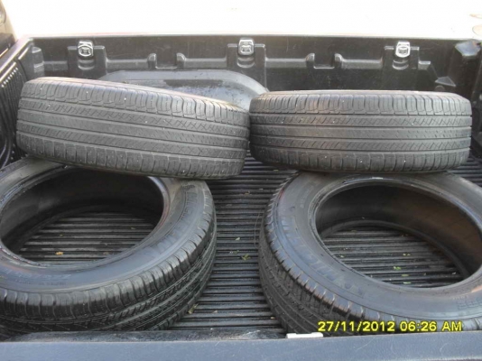 ยาง michelin latitude225/65 R 17 ปี10 ชุด4เส้น 2,400บาท