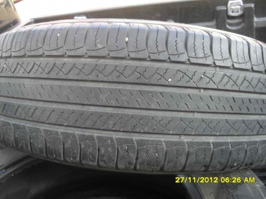 ยาง michelin latitude225/65 R 17 ปี10 ชุด4เส้น 2,400บาท