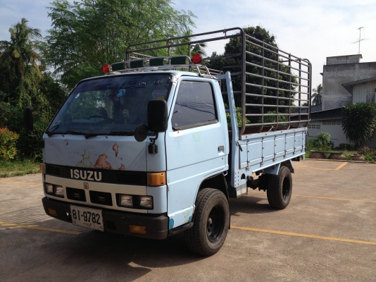 ขาย ISUZU NKR 4 ล้อ เครื่อง 110 แรงม้า หัวปี๊บ พวงมาลัยเพาเวอร์ ยางดี ซัซซีสวย 230,000.-