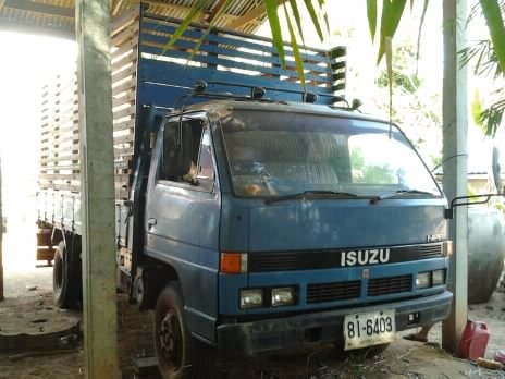 ISUZU NPR 115 HP 4BD1 กระบะเหล็กคอกไม้สูงยาว 4.30 เมตร หัวบางเดิมภายในสวย เกียร์ยาว เครื่องดีมากๆครับ กระบะสภาพดีพื้นไม่มีผุ ช่วงล่างใหญ่เฟืองท้าย FUSO เอกสารทะเบียนภาษีครบพร้อมโอนครับ