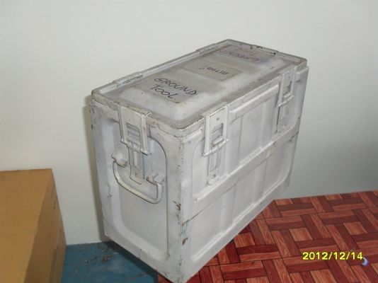 ขายกล่องเหล็กใหญ่ (กล่องใส่ลูกปืนทหาร) ขนาดกว้าง 24cm สูง 38 cm ยาว 47 cm