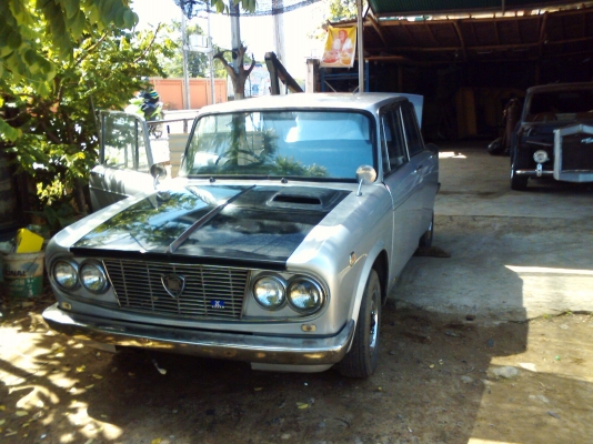 ขายรถแลนเซียรฟูเวียรถูกๆหน่อยครับรถขับได้ 4 ประตู