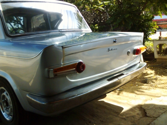 ขายรถแลนเซียรฟูเวียรถูกๆหน่อยครับรถขับได้ 4 ประตู