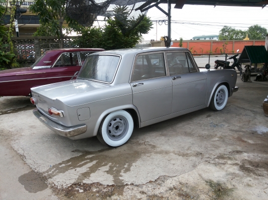 ขายรถแลนเซียรฟูเวียรถูกๆหน่อยครับรถขับได้ 4 ประตู