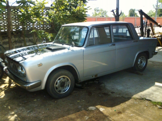 ขายรถแลนเซียรฟูเวียรถูกๆหน่อยครับรถขับได้ 4 ประตู