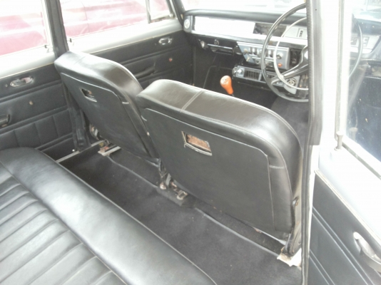 ขายรถแลนเซียรฟูเวียรถูกๆหน่อยครับรถขับได้ 4 ประตู