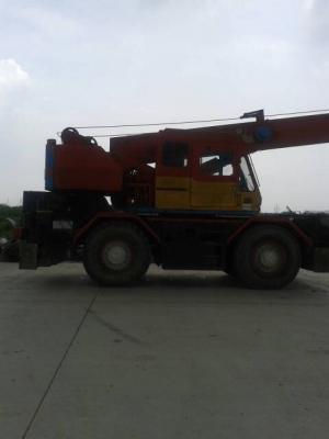 TADANO TR201 20 ตัน เครื่องยนต์ HO6C 180 แรงม้า 2 เพลา 4 ล้อ 3 ปอก เอกสารพร้อม