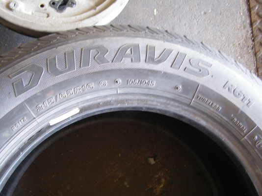 ยาง 215 65 16 Bridgestone R611 = 4 เส้น 1,400.- ครับ