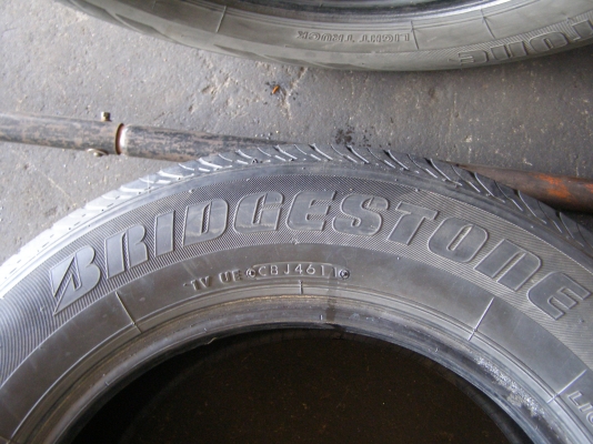 ยาง 215 65 16 Bridgestone R611 = 4 เส้น 1,400.- ครับ