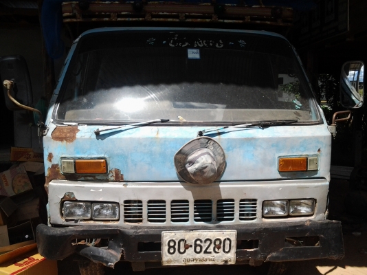 ขาย 6 ล้อ isuz เครื่อง 110 แรงแซสซีสวย