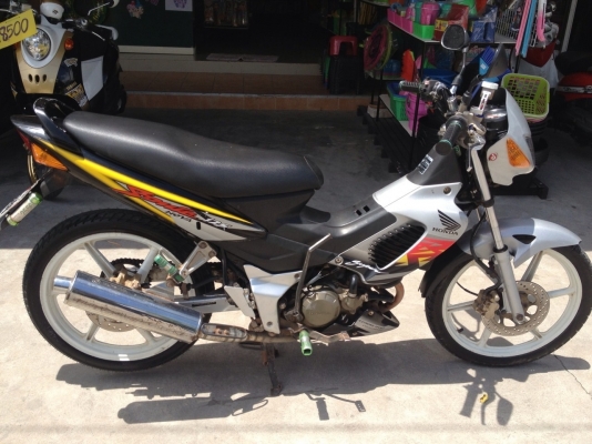 โซนิค ปี45 สตาร์ทมือ ล้อแม็ก เครื่องเดิม วิ่งแรง ทะเบียนพร้อม ภาษีไม่ขาด 16500บาท